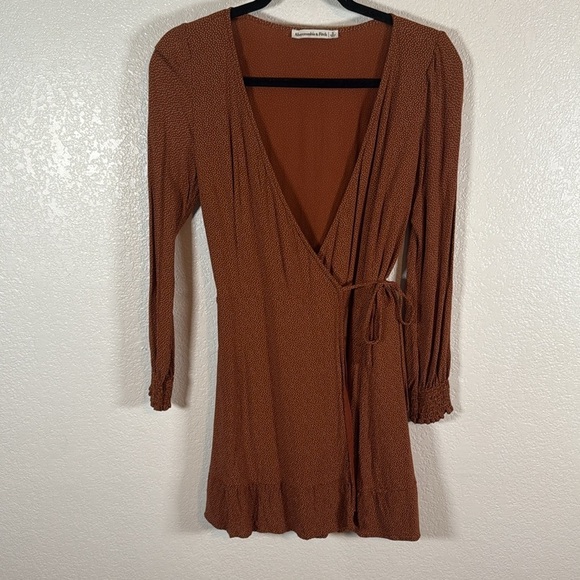 Abercrombie & Fitch Brown Polka Dot Ruffle Wrap Dress Smocked Cuffs Size - Picture 3 of 11